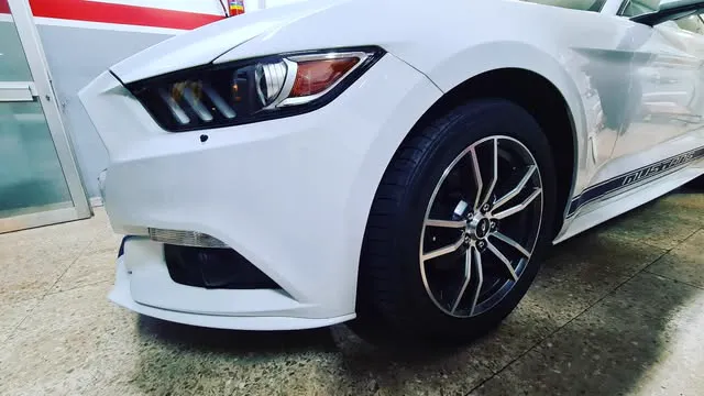 Deportivo en el taller AUTO-MECÀNIC
